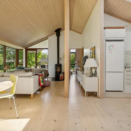 Beautiful Summer House In A Fantastic Location 度假居