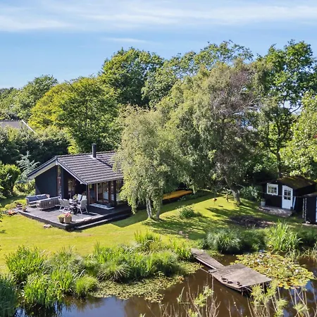 度假居 Beautiful Summer House In A Fantastic Location 吉利勒杰
