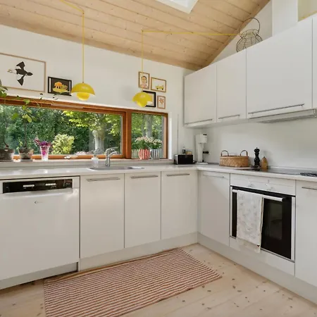 Beautiful Summer House In A Fantastic Location 吉利勒杰